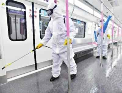 武汉地铁站、列车全面深度消杀 入口安装电子测温仪